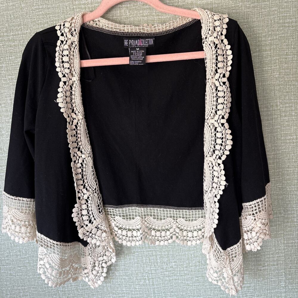 VTG Black Boho Kimono Jacket w/ White Crochet Lace Trim Wide Sleeve Sz M Artsy